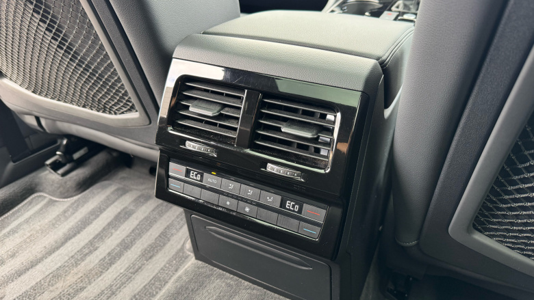 Volkswagen Touareg 3.0 V6 TDI 4Motion Black Edition 5dr Tip Auto Diesel Estate